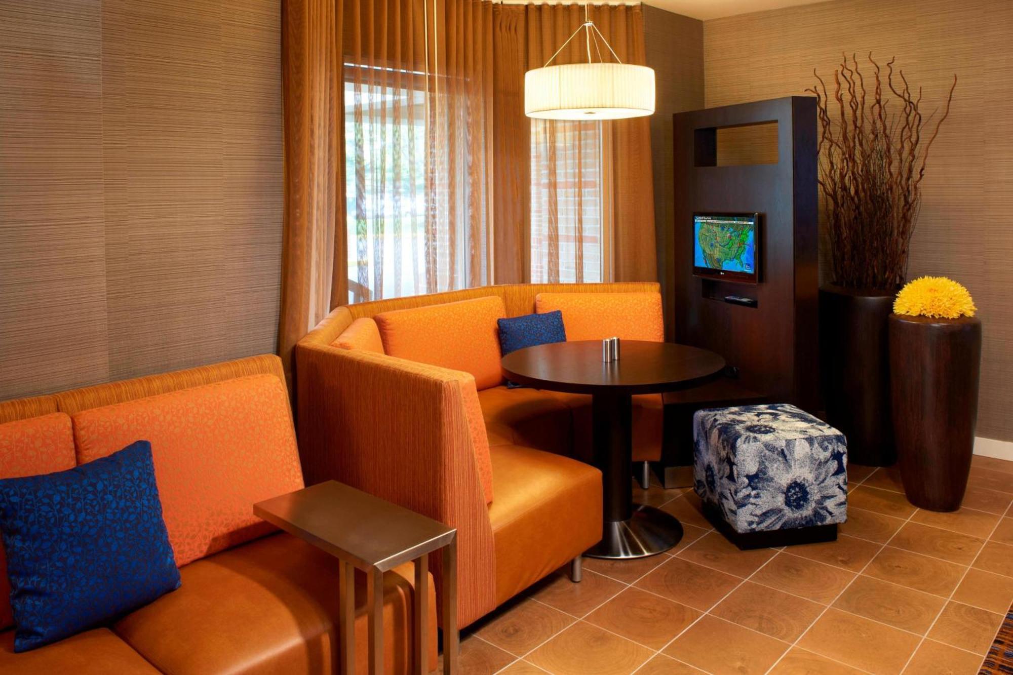 Courtyard Cleveland Airport South Hotel Middleburg Heights Buitenkant foto